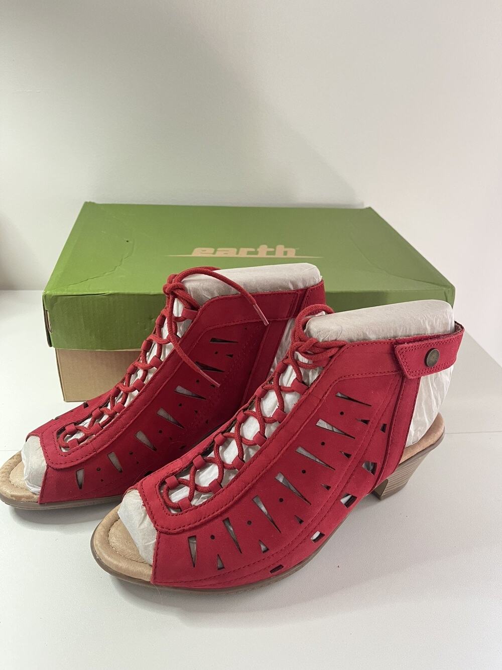 NIB Earth Sandals 8.5B Ankle Bootie Red Lace Up Open Toe Block Heel Casual *Flaw